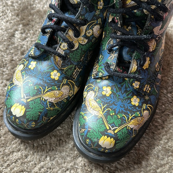 DR. MARTENS X LIBERTY LONDON STRAWBERRY THIEF BOOTS - Picture 8 of 12